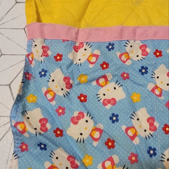 Hello Kitty Sanrio Kitchen Apron. 3 pockets. - Picture 2 of 4